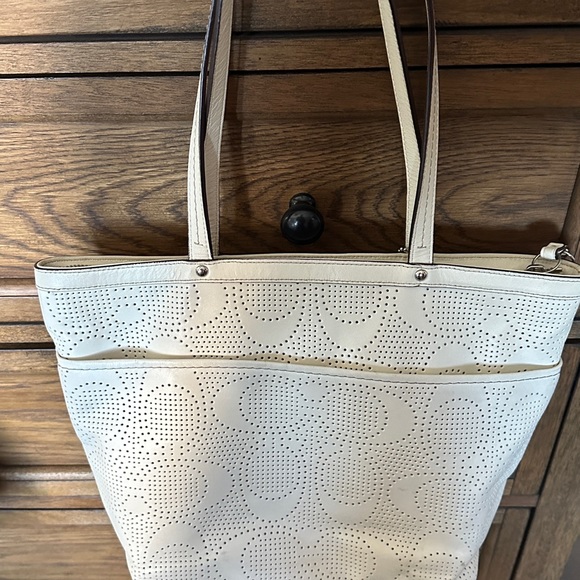 COACH PURSE (Original not FAKE) - Picture 4 of 8